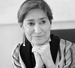 Sra. D.ª Victoria Ortega